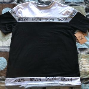 NEW Brooklyn Laundry - Split Border Tee Men’s Med.